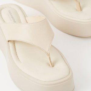 Vagabond Courtney off-white platform sandals